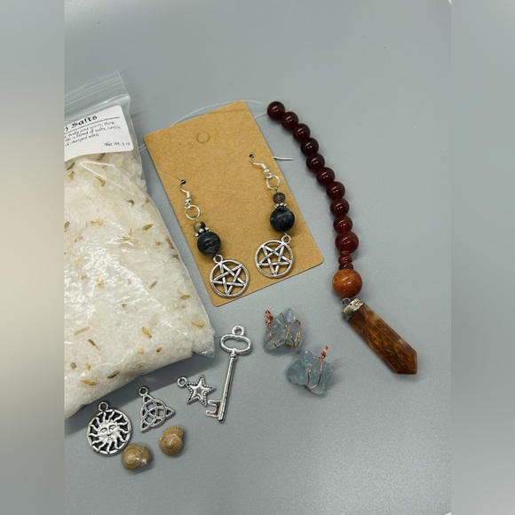 🎉FLASH SALE 🎉Ultimate Mystery Witchy Crystal & Accessory Gift Set - Size Small - Picture 4 of 5